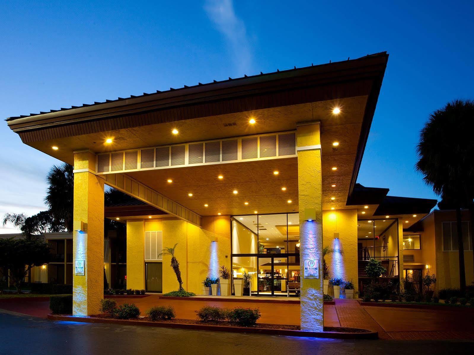 Best Western International Speedway Hotel Дейтона-Бич Экстерьер фото